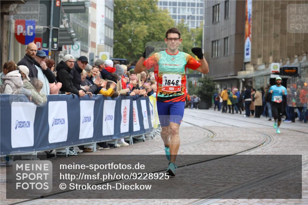 05.10.2025 - 20. swb-Marathon Bremen Strokosch-Dieckow http://msf.ph/oto/9228925 05.10.2025 12:27:08 Ziel 1648 meine-sportfotos.de