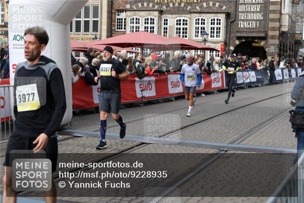 05.10.2025 - 20. swb-Marathon Bremen Yannick Fuchs http://msf.ph/oto/9228935 05.10.2025 10:59:09 Ziel 9518, 9542, 9601, 9847, 9977, 10357, 10588, 10594, 10607, 11612 meine-sportfotos.de