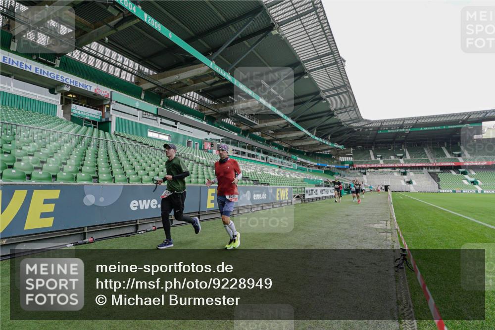 05.10.2025 - 20. swb-Marathon Bremen Michael Burmester http://msf.ph/oto/9228949 05.10.2025 12:37:10 Laufen im Stadion 140, 221, 298, 436, 508, 728, 735, 787, 933, 1088, 1245, 1418, 1443, 1567, 1616, 1633, 1801, 1849, 1901, 1907, 1912, 2132, 2135, 2186, 2268, 5536, 5582, 5625, 7266, 8099, 8883, 761, 1212, 1231, 3198 meine-sportfotos.de