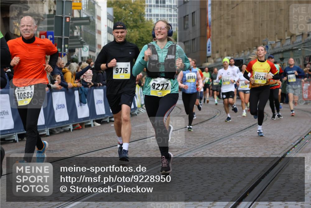 05.10.2025 - 20. swb-Marathon Bremen Strokosch-Dieckow http://msf.ph/oto/9228950 05.10.2025 10:50:49 Ziel 7733, 9251, 9277, 9399, 9658, 9715, 9742, 9888, 9966, 9975, 10029, 10224, 10227, 10279, 10479, 10534, 10689, 10698, 11220, 11311, 11543 meine-sportfotos.de