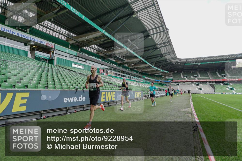 05.10.2025 - 20. swb-Marathon Bremen Michael Burmester http://msf.ph/oto/9228954 05.10.2025 12:37:14 Laufen im Stadion 140, 221, 436, 508, 728, 787, 933, 1088, 1245, 1418, 1443, 1567, 1616, 1633, 1801, 1849, 1901, 1907, 1912, 2132, 2135, 2186, 2268, 5423, 5536, 5582, 5625, 7266, 8099, 8883, 9080, 298, 735, 761, 1231, 3198, 8099 meine-sportfotos.de