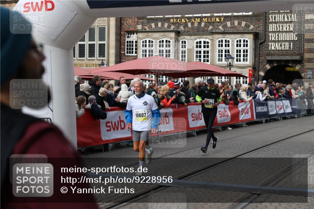 05.10.2025 - 20. swb-Marathon Bremen Yannick Fuchs http://msf.ph/oto/9228956 05.10.2025 10:59:11 Ziel 9601, 9847, 9977, 10357, 10588, 10594, 10607 meine-sportfotos.de