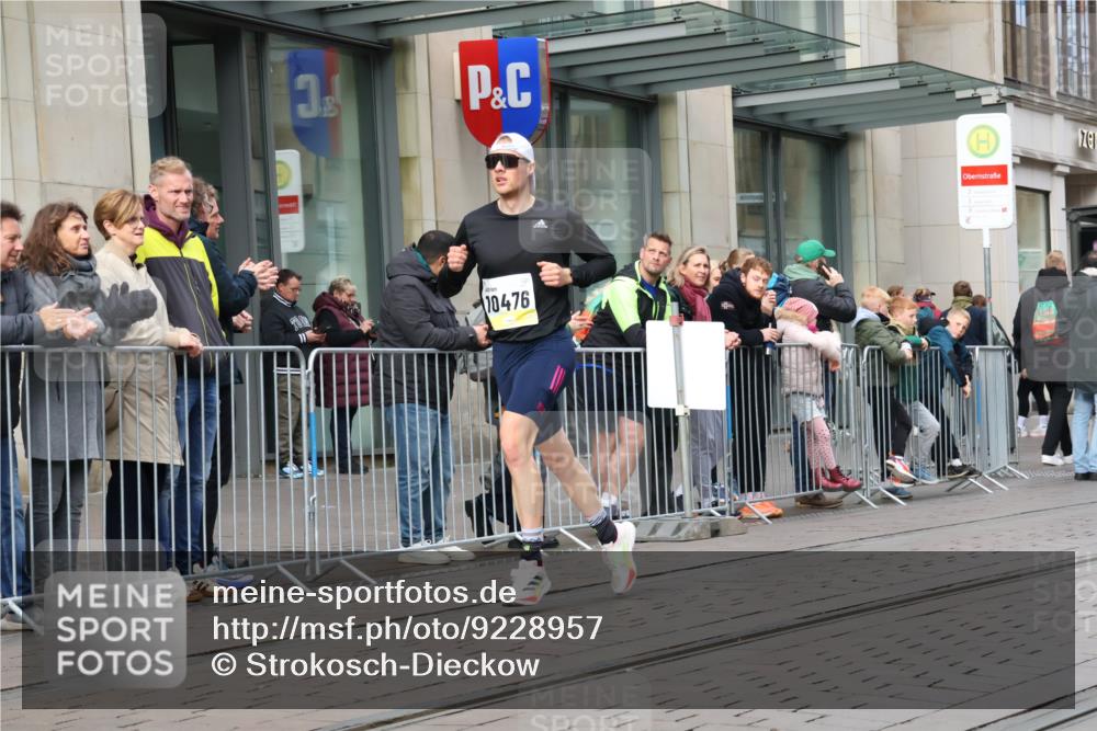 05.10.2025 - 20. swb-Marathon Bremen Strokosch-Dieckow http://msf.ph/oto/9228957 05.10.2025 10:34:57 Ziel 9336, 9340, 10476, 11341, 11443, 9336, 9340, 10476, 11341, 11443 meine-sportfotos.de