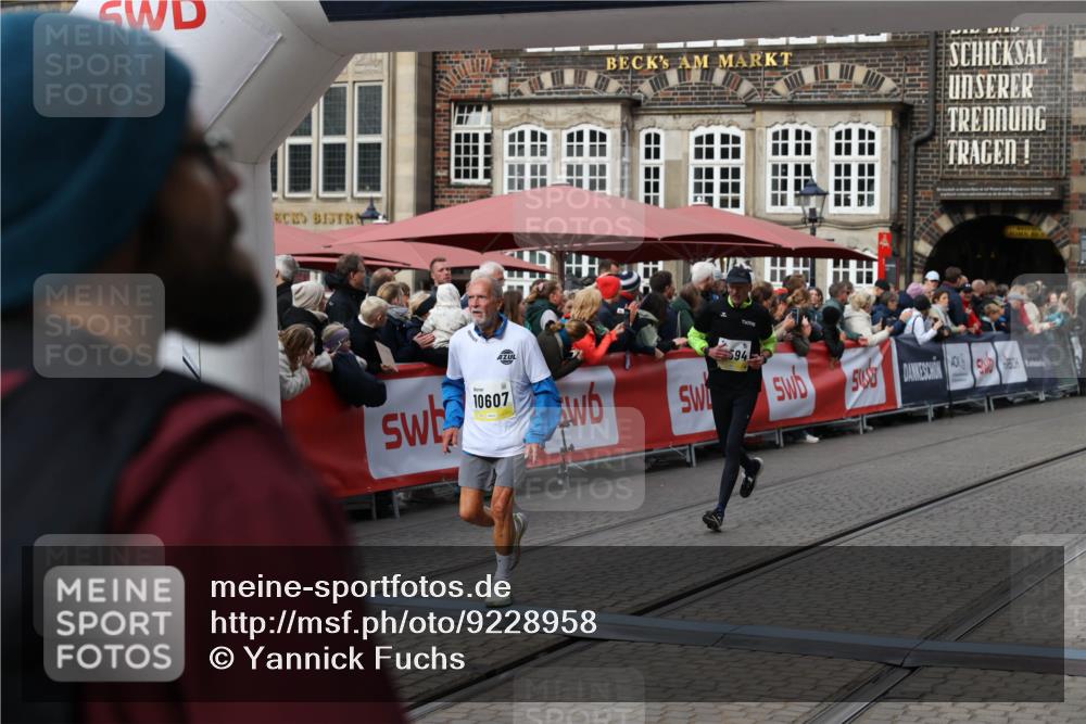 05.10.2025 - 20. swb-Marathon Bremen Yannick Fuchs http://msf.ph/oto/9228958 05.10.2025 10:59:11 Ziel 9601, 9847, 9977, 10357, 10588, 10594, 10607 meine-sportfotos.de