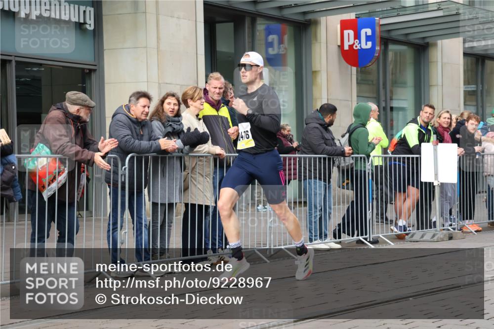 05.10.2025 - 20. swb-Marathon Bremen Strokosch-Dieckow http://msf.ph/oto/9228967 05.10.2025 10:34:57 Ziel 9336, 9340, 10476, 11341, 11443, 9336, 9340, 10476, 11341, 11443 meine-sportfotos.de