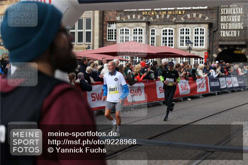 05.10.2025 - 20. swb-Marathon Bremen Yannick Fuchs http://msf.ph/oto/9228968 05.10.2025 10:59:11 Ziel 9601, 9847, 9977, 10357, 10588, 10594, 10607 meine-sportfotos.de
