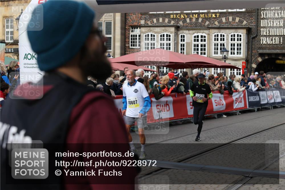 05.10.2025 - 20. swb-Marathon Bremen Yannick Fuchs http://msf.ph/oto/9228972 05.10.2025 10:59:11 Ziel 9601, 9847, 9977, 10357, 10588, 10594, 10607 meine-sportfotos.de