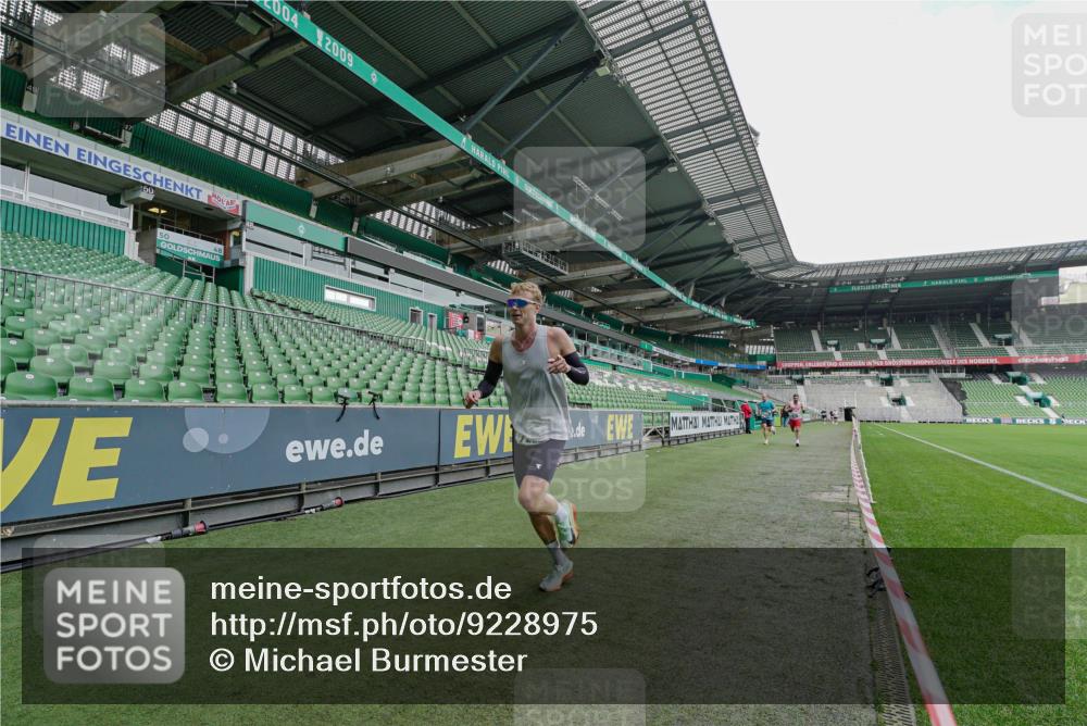 05.10.2025 - 20. swb-Marathon Bremen Michael Burmester http://msf.ph/oto/9228975 05.10.2025 12:37:17 Laufen im Stadion 140, 221, 436, 508, 728, 787, 933, 1088, 1245, 1418, 1443, 1567, 1616, 1633, 1801, 1849, 1901, 1907, 1912, 2132, 2135, 2186, 2268, 5423, 5536, 5582, 5625, 7266, 8883, 9080, 298, 735, 761, 1231, 3198, 8099 meine-sportfotos.de