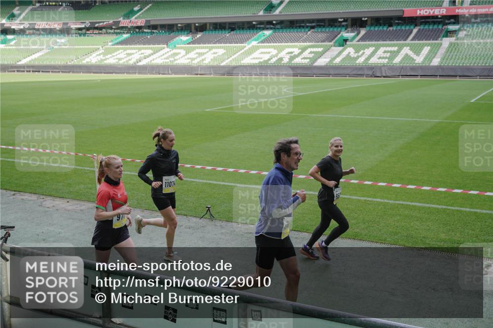 05.10.2025 - 20. swb-Marathon Bremen Michael Burmester http://msf.ph/oto/9229010 05.10.2025 10:27:14 Laufen im Stadion 28, 9009, 9202, 9270, 9285, 9339, 9351, 9362, 9396, 9400, 9411, 9500, 9670, 9678, 9709, 9711, 9876, 9878, 9885, 9897, 9921, 9960, 9961, 10045, 10091, 10092, 10277, 10351, 10411, 10568, 10634, 10639, 10682, 10750, 10773, 10792, 10818, 10822, 10823, 10898, 10947, 11074, 11362, 11446, 11585, 11645, 11659, 11678, 11683, 11714, 9250, 9290, 9545, 9590, 10053, 10090, 10431, 10447, 10633, 10649, 11648, 11715 meine-sportfotos.de