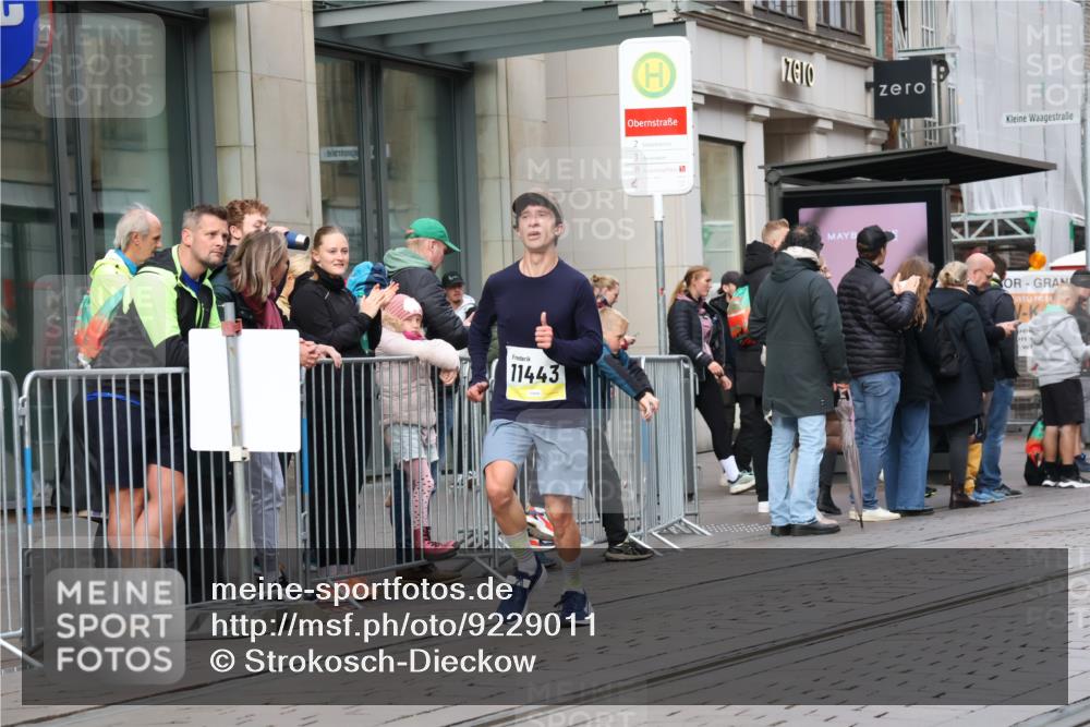 05.10.2025 - 20. swb-Marathon Bremen Strokosch-Dieckow http://msf.ph/oto/9229011 05.10.2025 10:35:02 Ziel 9336, 9340, 11341, 11443, 9336, 9340, 11341, 11443 meine-sportfotos.de