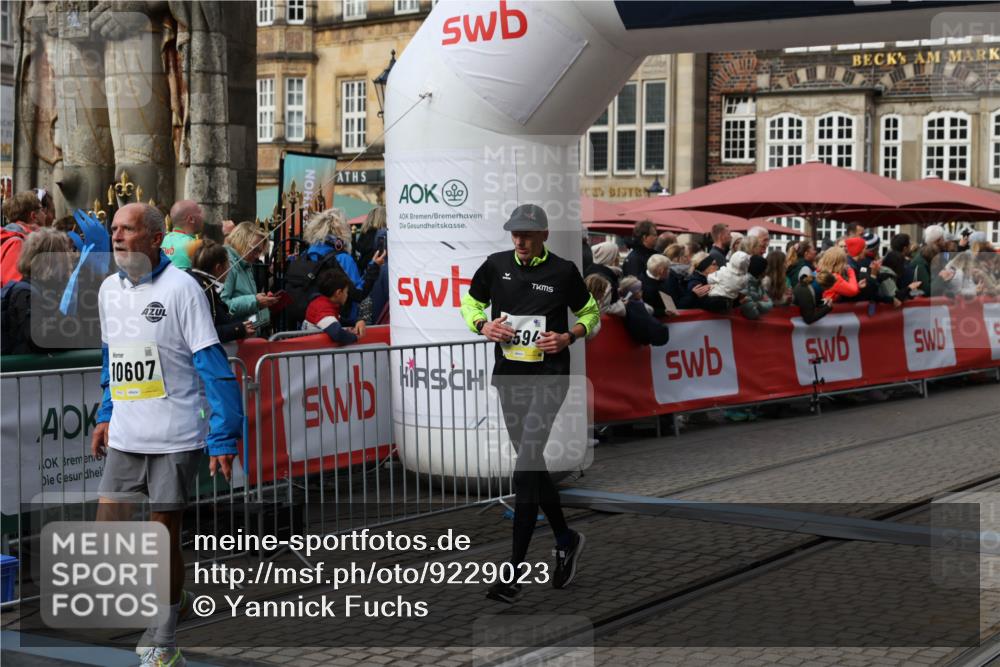 05.10.2025 - 20. swb-Marathon Bremen Yannick Fuchs http://msf.ph/oto/9229023 05.10.2025 10:59:13 Ziel 9692, 9847, 9977, 10039, 10353, 10357, 10588, 10594, 10607 meine-sportfotos.de