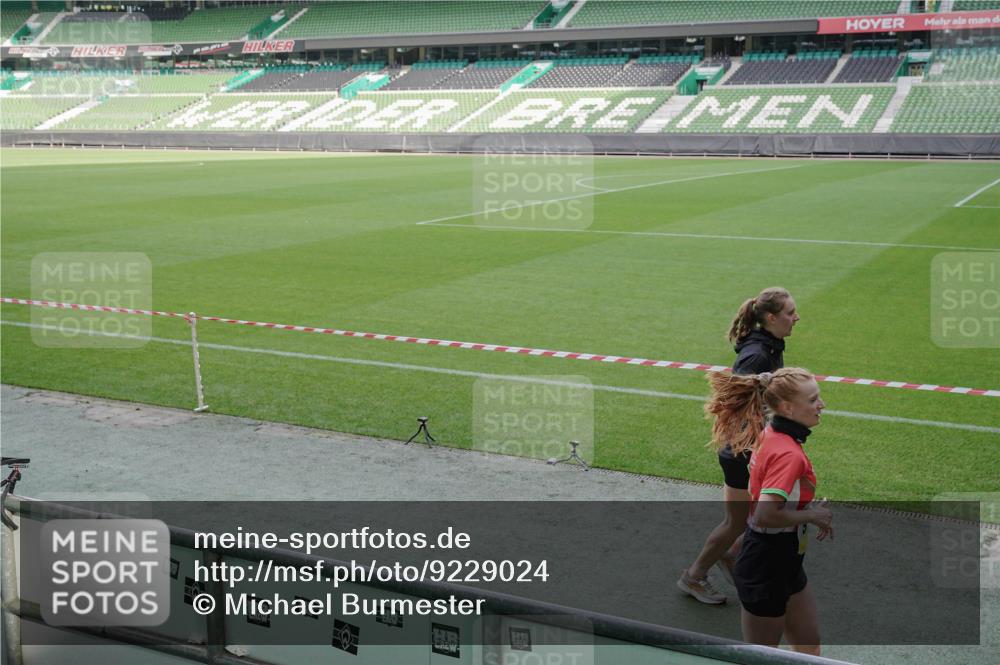 05.10.2025 - 20. swb-Marathon Bremen Michael Burmester http://msf.ph/oto/9229024 05.10.2025 10:27:15 Laufen im Stadion 28, 9009, 9202, 9270, 9285, 9339, 9351, 9362, 9396, 9400, 9411, 9500, 9670, 9678, 9709, 9711, 9876, 9878, 9885, 9897, 9921, 9960, 9961, 10045, 10091, 10092, 10277, 10351, 10411, 10568, 10634, 10639, 10682, 10750, 10773, 10792, 10818, 10822, 10823, 10898, 10947, 11074, 11362, 11446, 11585, 11645, 11659, 11678, 11683, 11714, 9250, 9290, 9545, 9590, 10053, 10090, 10431, 10447, 10633, 10649, 11648, 11715 meine-sportfotos.de
