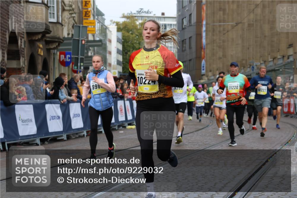 05.10.2025 - 20. swb-Marathon Bremen Strokosch-Dieckow http://msf.ph/oto/9229032 05.10.2025 10:50:52 Ziel 7733, 9199, 9251, 9277, 9399, 9630, 9715, 9888, 9966, 9975, 10029, 10224, 10227, 10254, 10534, 10689, 10698, 11061, 11220, 11311 meine-sportfotos.de