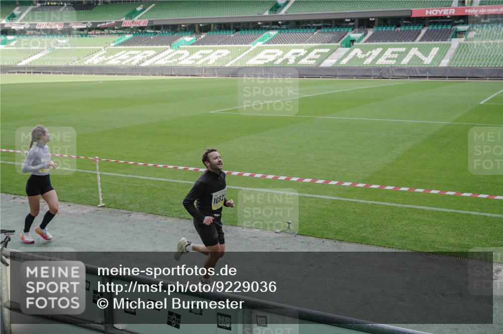 05.10.2025 - 20. swb-Marathon Bremen Michael Burmester http://msf.ph/oto/9229036 05.10.2025 10:27:17 Laufen im Stadion 28, 9009, 9202, 9270, 9285, 9339, 9351, 9362, 9396, 9400, 9411, 9500, 9670, 9678, 9709, 9711, 9876, 9878, 9885, 9897, 9921, 9960, 9961, 10045, 10091, 10092, 10277, 10351, 10411, 10568, 10634, 10637, 10639, 10750, 10773, 10792, 10818, 10822, 10823, 10898, 10947, 11074, 11362, 11446, 11585, 11645, 11659, 11678, 11683, 11714, 9250, 9290, 9545, 9590, 10053, 10090, 10431, 10447, 10633, 10649, 10682, 11648, 11715 meine-sportfotos.de