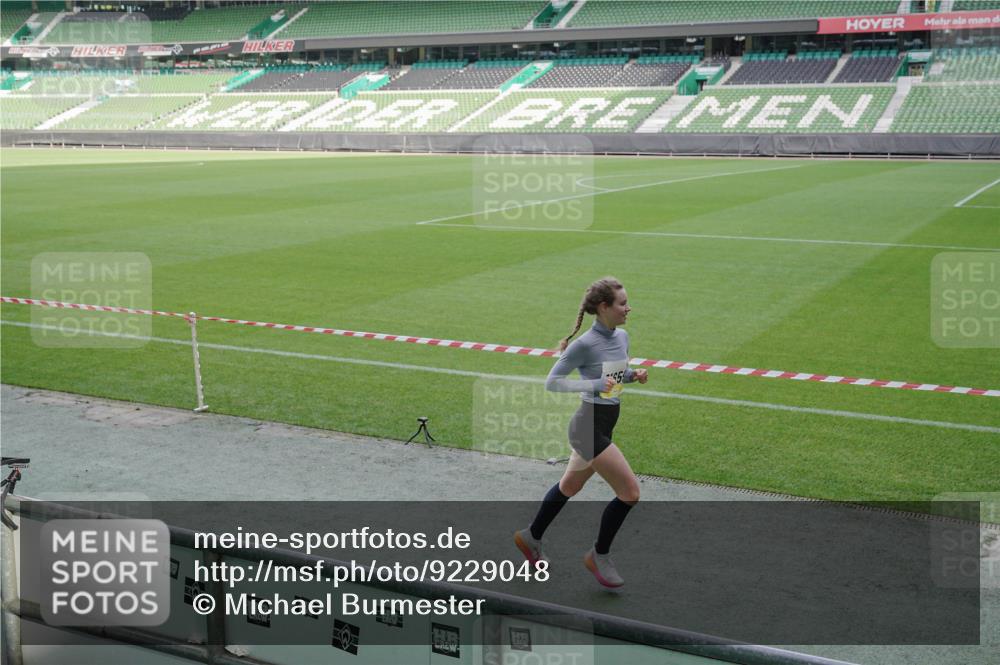 05.10.2025 - 20. swb-Marathon Bremen Michael Burmester http://msf.ph/oto/9229048 05.10.2025 10:27:18 Laufen im Stadion 28, 9009, 9202, 9270, 9285, 9339, 9351, 9362, 9396, 9400, 9411, 9500, 9670, 9678, 9709, 9711, 9876, 9878, 9885, 9897, 9921, 9960, 9961, 10045, 10091, 10092, 10277, 10351, 10411, 10452, 10568, 10634, 10637, 10639, 10750, 10773, 10792, 10818, 10822, 10823, 10898, 10947, 11074, 11362, 11446, 11585, 11645, 11659, 11678, 11683, 11714, 9290, 9396, 9545, 9590, 10053, 10090, 10431, 10447, 10633, 10649, 10682, 10823, 11648, 11715 meine-sportfotos.de