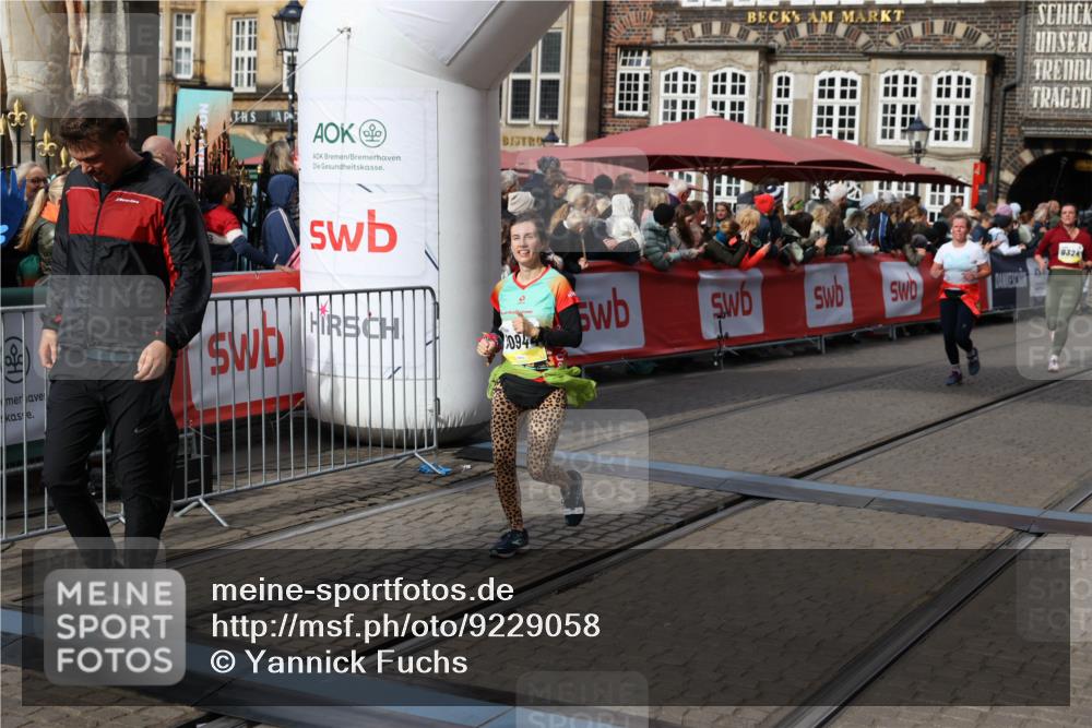 05.10.2025 - 20. swb-Marathon Bremen Yannick Fuchs http://msf.ph/oto/9229058 05.10.2025 11:02:06 Ziel 9324, 9365, 9536, 9655, 10558, 10837, 10855, 10879, 10887, 10944, 11415, 11647 meine-sportfotos.de