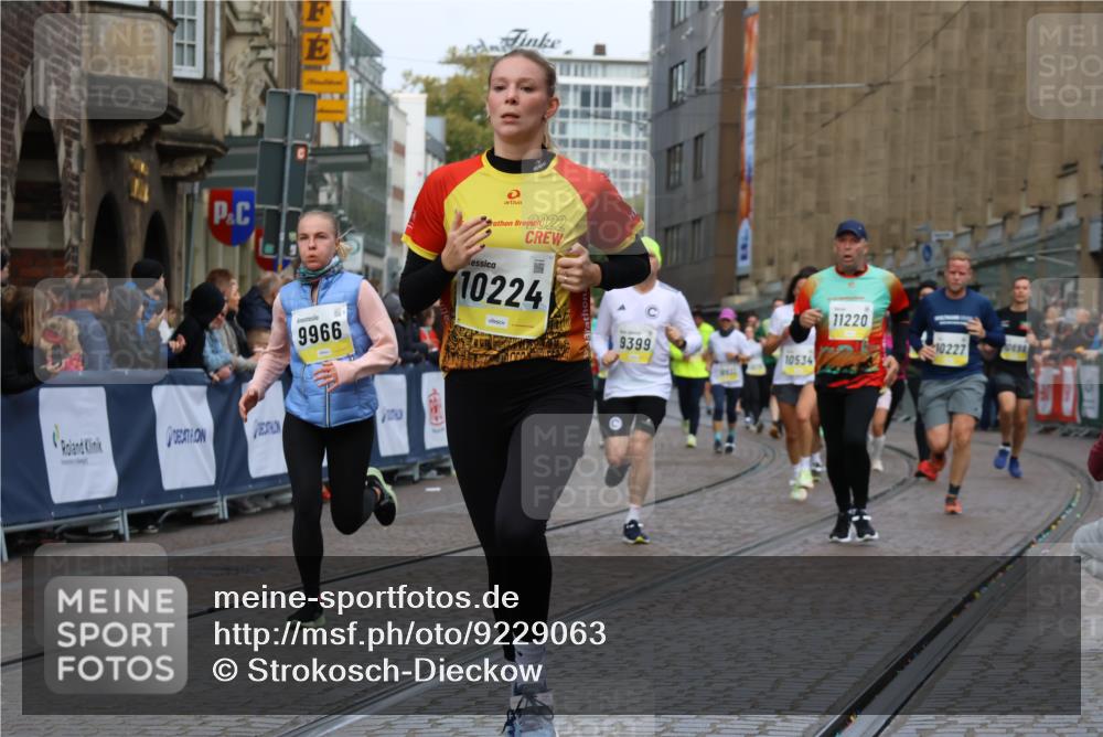 05.10.2025 - 20. swb-Marathon Bremen Strokosch-Dieckow http://msf.ph/oto/9229063 05.10.2025 10:50:52 Ziel 7733, 9199, 9251, 9277, 9399, 9630, 9715, 9888, 9966, 9975, 10029, 10224, 10227, 10254, 10534, 10689, 10698, 11061, 11220, 11311 meine-sportfotos.de