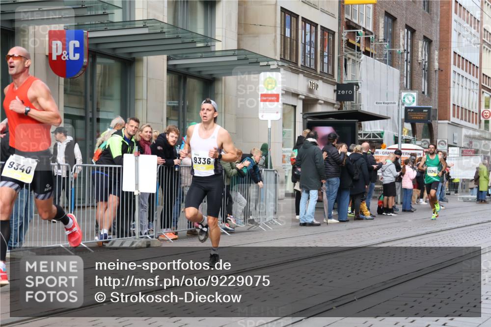 05.10.2025 - 20. swb-Marathon Bremen Strokosch-Dieckow http://msf.ph/oto/9229075 05.10.2025 10:35:13 Ziel 9336, 9340, 9596, 9697, 10538, 11341, 9336, 9340, 9596, 9697, 10538, 11341 meine-sportfotos.de