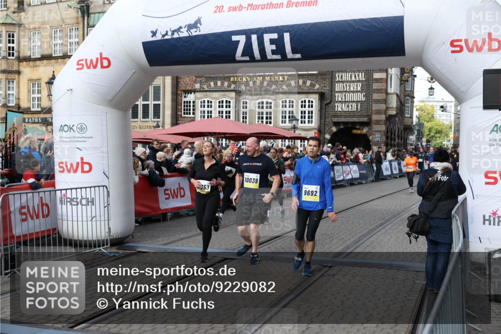 05.10.2025 - 20. swb-Marathon Bremen Yannick Fuchs http://msf.ph/oto/9229082 05.10.2025 10:59:16 Ziel 9219, 9692, 10039, 10143, 10353, 10357, 10594, 10607 meine-sportfotos.de