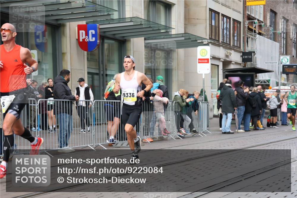 05.10.2025 - 20. swb-Marathon Bremen Strokosch-Dieckow http://msf.ph/oto/9229084 05.10.2025 10:35:13 Ziel 9336, 9340, 9596, 9697, 10538, 11341, 9336, 9340, 9596, 9697, 10538, 11341 meine-sportfotos.de