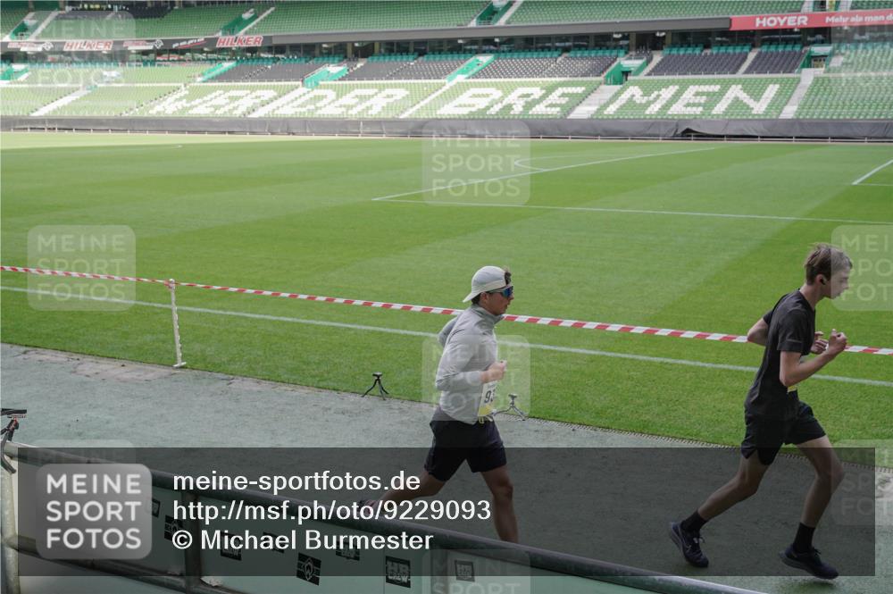 05.10.2025 - 20. swb-Marathon Bremen Michael Burmester http://msf.ph/oto/9229093 05.10.2025 10:27:21 Laufen im Stadion 28, 9009, 9202, 9270, 9285, 9339, 9351, 9362, 9400, 9411, 9500, 9670, 9678, 9709, 9711, 9876, 9878, 9885, 9897, 9921, 9960, 9961, 10045, 10091, 10092, 10277, 10351, 10411, 10452, 10568, 10634, 10637, 10639, 10750, 10773, 10792, 10818, 10822, 10898, 10947, 11074, 11362, 11446, 11585, 11645, 11659, 11678, 11683, 9290, 9396, 9545, 9590, 10431, 10447, 10633, 10649, 10682, 10823, 11648, 11714, 11715 meine-sportfotos.de