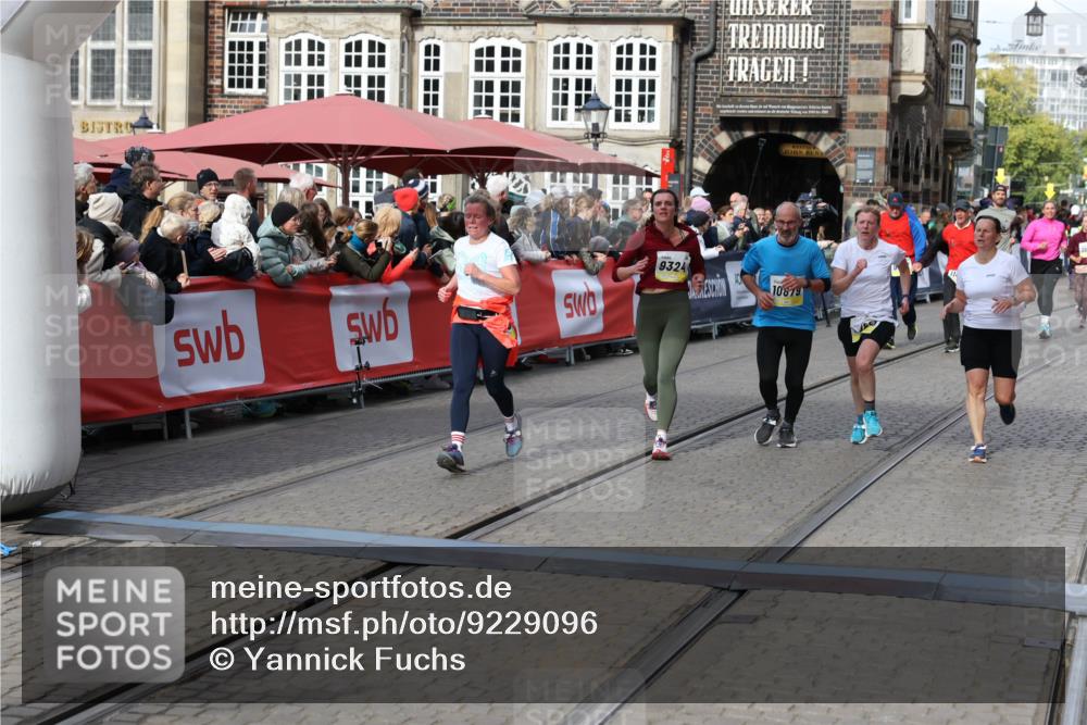 05.10.2025 - 20. swb-Marathon Bremen Yannick Fuchs http://msf.ph/oto/9229096 05.10.2025 11:02:08 Ziel 9324, 9365, 9536, 10558, 10837, 10855, 10879, 10887, 10944, 11415 meine-sportfotos.de