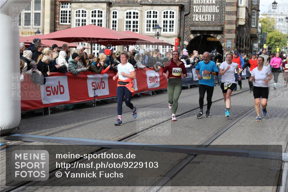 05.10.2025 - 20. swb-Marathon Bremen Yannick Fuchs http://msf.ph/oto/9229103 05.10.2025 11:02:08 Ziel 9324, 9365, 9536, 10558, 10837, 10855, 10879, 10887, 10944, 11415 meine-sportfotos.de
