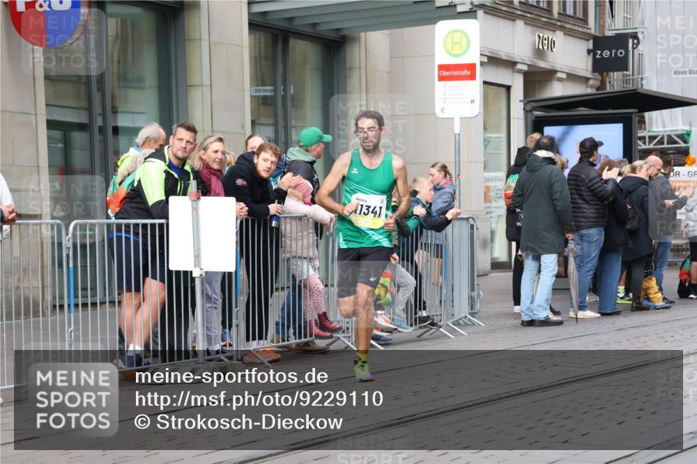 05.10.2025 - 20. swb-Marathon Bremen Strokosch-Dieckow http://msf.ph/oto/9229110 05.10.2025 10:35:16 Ziel 9340, 9596, 9697, 10538, 11341, 9340, 9596, 9697, 10538, 11341 meine-sportfotos.de