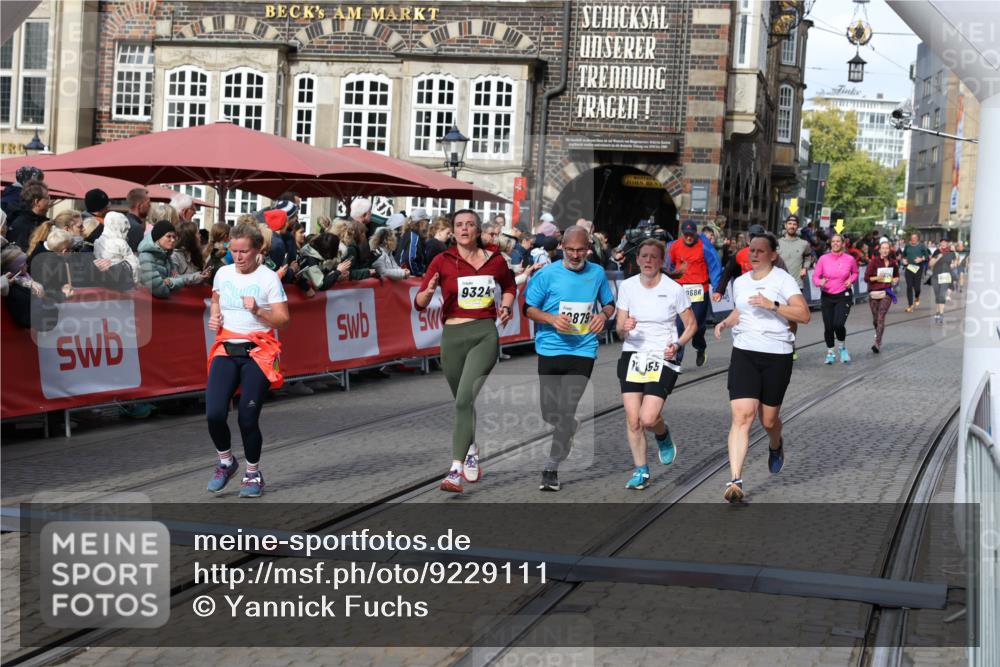 05.10.2025 - 20. swb-Marathon Bremen Yannick Fuchs http://msf.ph/oto/9229111 05.10.2025 11:02:08 Ziel 9324, 9365, 9536, 10558, 10837, 10855, 10879, 10887, 10944, 11415 meine-sportfotos.de