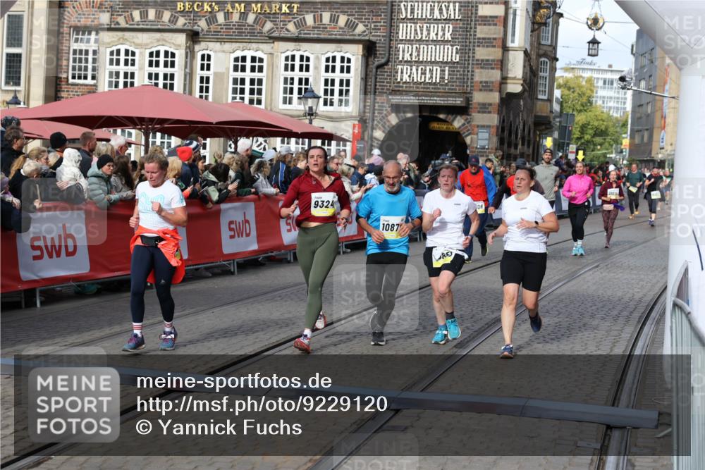 05.10.2025 - 20. swb-Marathon Bremen Yannick Fuchs http://msf.ph/oto/9229120 05.10.2025 11:02:08 Ziel 9324, 9365, 9536, 10558, 10837, 10855, 10879, 10887, 10944, 11415 meine-sportfotos.de