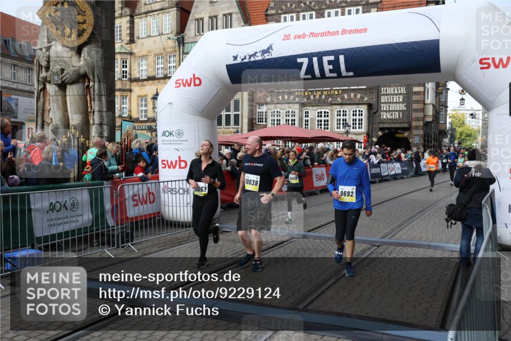 05.10.2025 - 20. swb-Marathon Bremen Yannick Fuchs http://msf.ph/oto/9229124 05.10.2025 10:59:17 Ziel 9219, 9508, 9692, 10039, 10143, 10353, 10594, 10607 meine-sportfotos.de