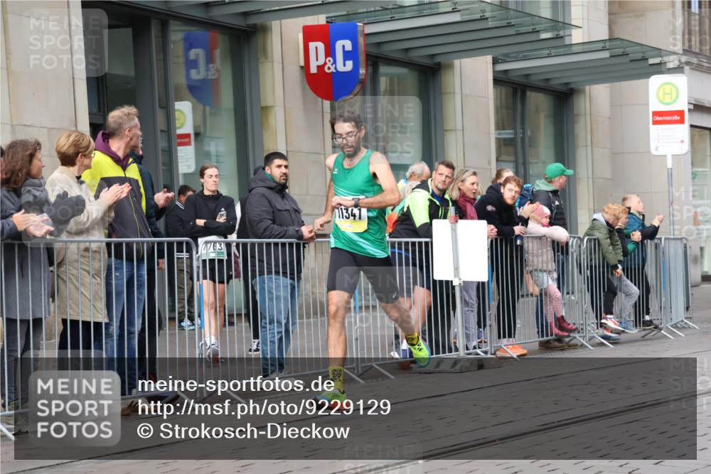 05.10.2025 - 20. swb-Marathon Bremen Strokosch-Dieckow http://msf.ph/oto/9229129 05.10.2025 10:35:17 Ziel 9340, 9596, 9697, 10538, 11341, 9340, 9596, 9697, 10538, 11341 meine-sportfotos.de