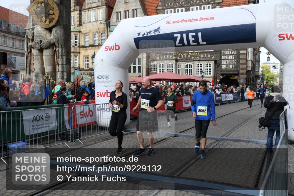 05.10.2025 - 20. swb-Marathon Bremen Yannick Fuchs http://msf.ph/oto/9229132 05.10.2025 10:59:17 Ziel 9219, 9508, 9692, 10039, 10143, 10353, 10594, 10607 meine-sportfotos.de