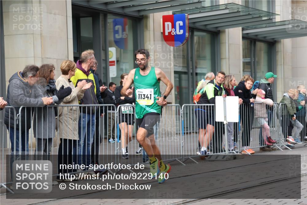 05.10.2025 - 20. swb-Marathon Bremen Strokosch-Dieckow http://msf.ph/oto/9229140 05.10.2025 10:35:17 Ziel 9340, 9596, 9697, 10538, 11341, 9340, 9596, 9697, 10538, 11341 meine-sportfotos.de
