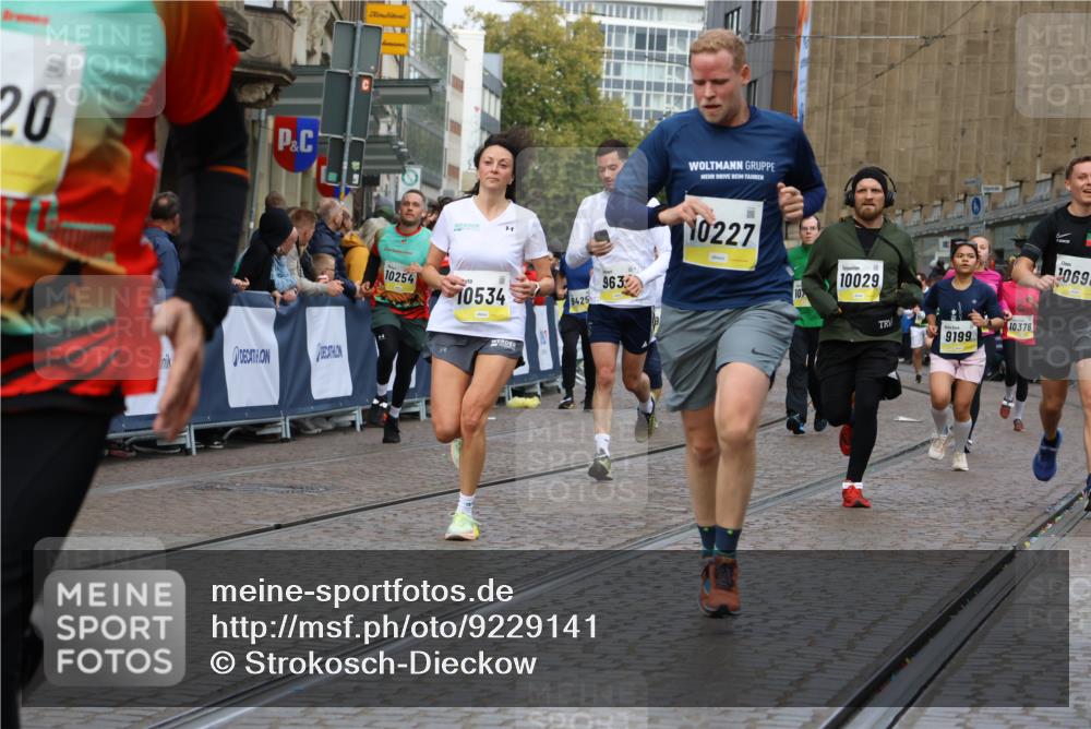 05.10.2025 - 20. swb-Marathon Bremen Strokosch-Dieckow http://msf.ph/oto/9229141 05.10.2025 10:50:56 Ziel 9199, 9399, 9416, 9425, 9630, 9663, 9966, 10029, 10226, 10227, 10254, 10378, 10534, 10698, 10743, 10932, 11061, 11220, 11311, 11391 meine-sportfotos.de