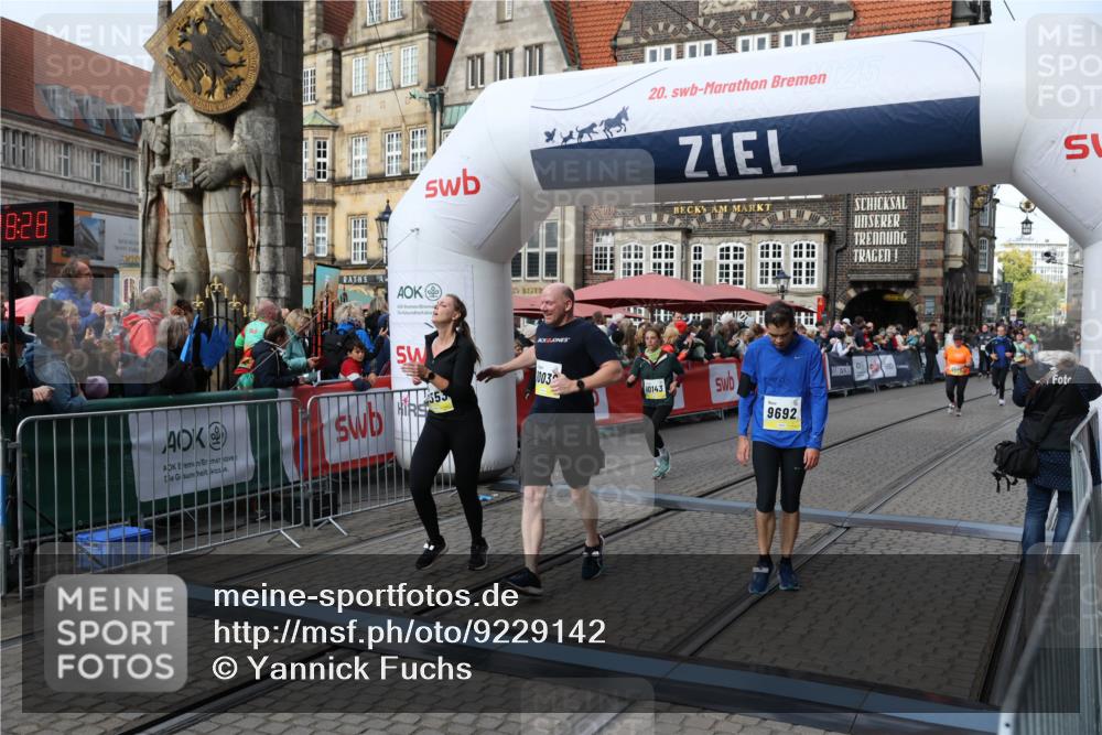 05.10.2025 - 20. swb-Marathon Bremen Yannick Fuchs http://msf.ph/oto/9229142 05.10.2025 10:59:17 Ziel 9219, 9508, 9692, 10039, 10143, 10353, 10594, 10607 meine-sportfotos.de