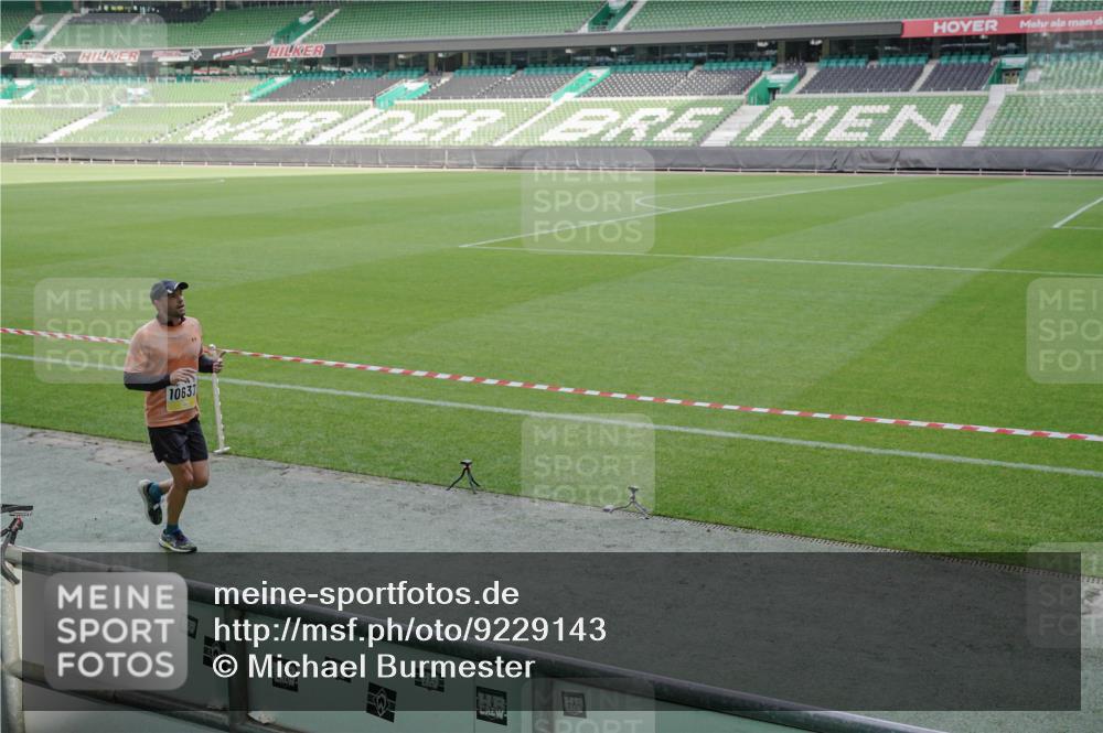 05.10.2025 - 20. swb-Marathon Bremen Michael Burmester http://msf.ph/oto/9229143 05.10.2025 10:27:33 Laufen im Stadion 28, 9270, 9339, 9351, 9362, 9397, 9400, 9500, 9546, 9670, 9678, 9709, 9711, 9876, 9885, 9961, 10091, 10092, 10277, 10351, 10411, 10452, 10568, 10634, 10637, 10639, 10661, 10676, 10750, 10792, 10818, 10822, 10898, 10947, 11074, 11167, 11299, 11362, 11446, 11462, 11645, 11659, 11678, 11683, 9009, 9202, 9285, 9290, 9396, 9400, 9411, 9590, 9878, 9897, 9921, 9960, 10045, 10649, 10682, 10773, 10823, 11585, 11714 meine-sportfotos.de