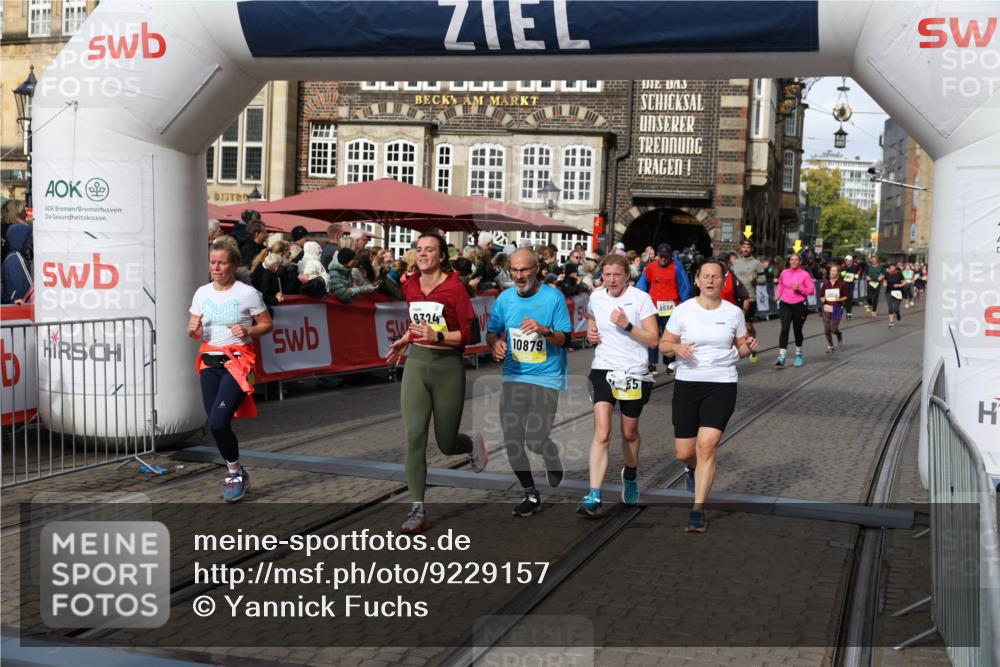 05.10.2025 - 20. swb-Marathon Bremen Yannick Fuchs http://msf.ph/oto/9229157 05.10.2025 11:02:09 Ziel 9324, 9536, 9686, 10837, 10855, 10879, 10887, 10944, 11415, 11459 meine-sportfotos.de