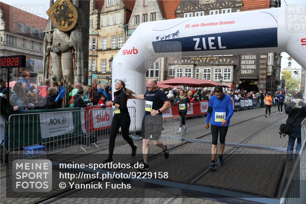 05.10.2025 - 20. swb-Marathon Bremen Yannick Fuchs http://msf.ph/oto/9229158 05.10.2025 10:59:17 Ziel 9219, 9508, 9692, 10039, 10143, 10353, 10594, 10607 meine-sportfotos.de