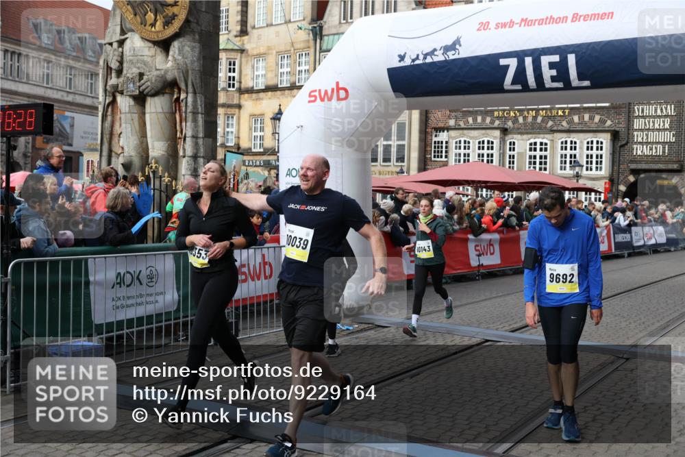 05.10.2025 - 20. swb-Marathon Bremen Yannick Fuchs http://msf.ph/oto/9229164 05.10.2025 10:59:18 Ziel 9219, 9508, 9692, 10039, 10143, 10353, 10594 meine-sportfotos.de