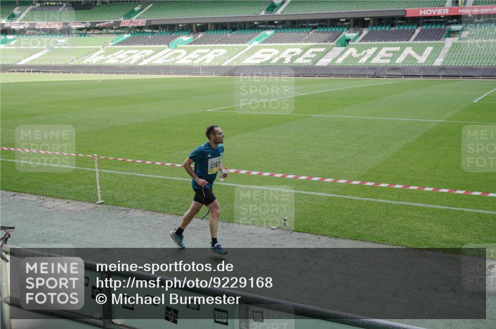 05.10.2025 - 20. swb-Marathon Bremen Michael Burmester http://msf.ph/oto/9229168 05.10.2025 10:27:39 Laufen im Stadion 28, 1138, 9270, 9339, 9351, 9397, 9500, 9546, 9670, 9709, 9711, 9885, 9961, 10091, 10092, 10351, 10452, 10509, 10568, 10634, 10637, 10639, 10661, 10676, 10750, 10818, 10822, 10850, 10858, 10898, 10947, 11074, 11167, 11189, 11299, 11327, 11446, 11462, 11645, 11659, 11678, 9009, 9202, 9285, 9362, 9400, 9411, 9678, 9876, 9878, 9897, 9921, 9960, 10045, 10091, 10277, 10411, 10773, 10792, 11362, 11585, 11683, 11714 meine-sportfotos.de