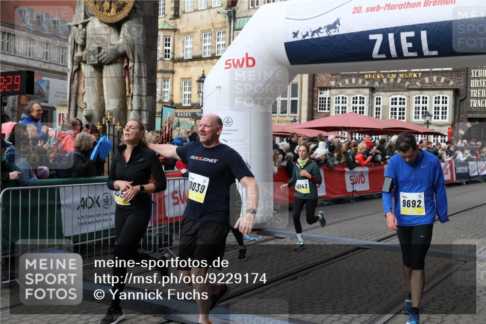 05.10.2025 - 20. swb-Marathon Bremen Yannick Fuchs http://msf.ph/oto/9229174 05.10.2025 10:59:18 Ziel 9219, 9508, 9692, 10039, 10143, 10353, 10594 meine-sportfotos.de