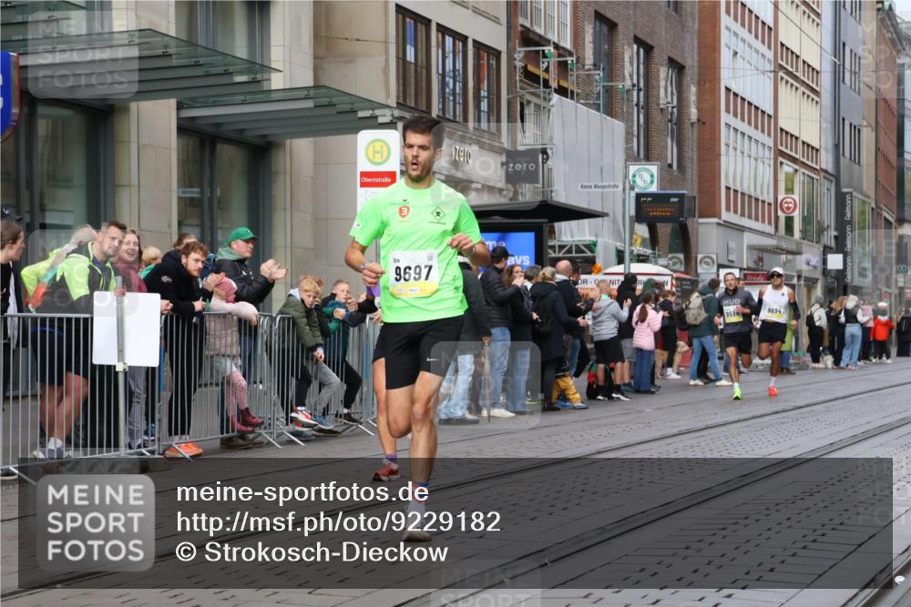 05.10.2025 - 20. swb-Marathon Bremen Strokosch-Dieckow http://msf.ph/oto/9229182 05.10.2025 10:35:24 Ziel 9596, 9697, 10372, 10538, 9596, 9697, 10372, 10538 meine-sportfotos.de