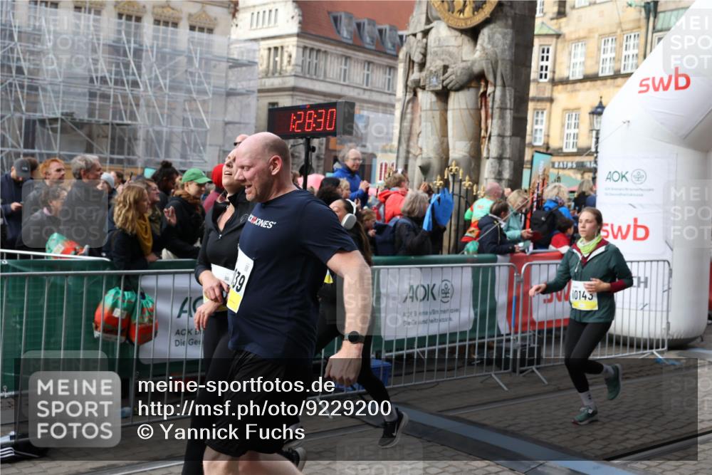 05.10.2025 - 20. swb-Marathon Bremen Yannick Fuchs http://msf.ph/oto/9229200 05.10.2025 10:59:19 Ziel 9219, 9508, 9692, 10039, 10143, 10274, 10353, 10594 meine-sportfotos.de