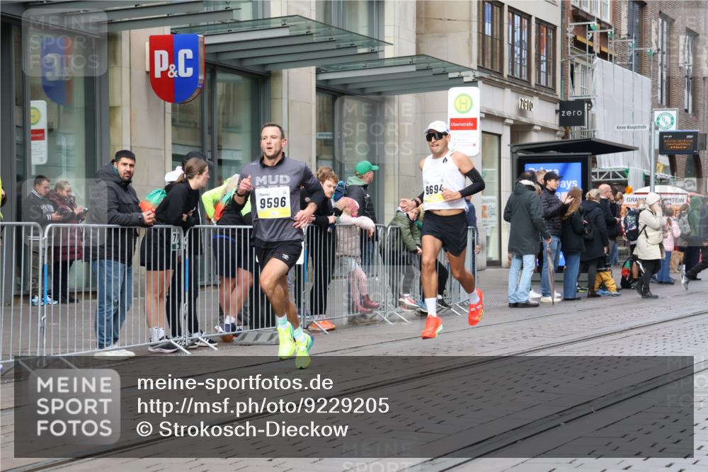 05.10.2025 - 20. swb-Marathon Bremen Strokosch-Dieckow http://msf.ph/oto/9229205 05.10.2025 10:35:28 Ziel 9596, 9697, 10372, 10538, 9596, 9697, 10372, 10538 meine-sportfotos.de