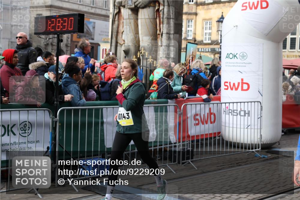 05.10.2025 - 20. swb-Marathon Bremen Yannick Fuchs http://msf.ph/oto/9229209 05.10.2025 10:59:19 Ziel 9219, 9508, 9692, 10039, 10143, 10274, 10353, 10594 meine-sportfotos.de