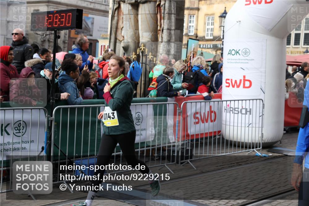 05.10.2025 - 20. swb-Marathon Bremen Yannick Fuchs http://msf.ph/oto/9229215 05.10.2025 10:59:19 Ziel 9219, 9508, 9692, 10039, 10143, 10274, 10353, 10594 meine-sportfotos.de