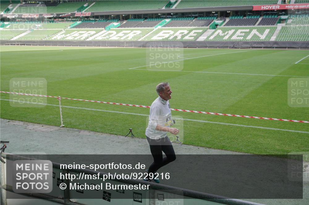 05.10.2025 - 20. swb-Marathon Bremen Michael Burmester http://msf.ph/oto/9229216 05.10.2025 10:27:48 Laufen im Stadion 28, 1138, 7414, 9244, 9339, 9397, 9413, 9500, 9546, 9670, 9709, 9711, 9961, 10177, 10211, 10319, 10452, 10509, 10634, 10637, 10639, 10661, 10676, 10750, 10818, 10822, 10850, 10858, 10947, 11074, 11167, 11189, 11268, 11299, 11327, 11446, 11462, 11659, 11678, 9270, 9351, 9362, 9400, 9411, 9678, 9876, 9885, 9921, 9960, 9961, 10045, 10091, 10092, 10277, 10351, 10411, 10568, 10792, 10898, 11362, 11585, 11645, 11683 meine-sportfotos.de