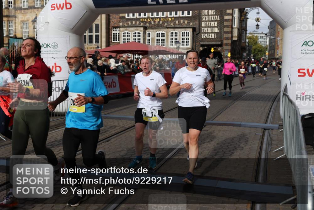05.10.2025 - 20. swb-Marathon Bremen Yannick Fuchs http://msf.ph/oto/9229217 05.10.2025 11:02:11 Ziel 9324, 9426, 9536, 9686, 10301, 10855, 10879, 10887, 10944, 11014, 11459 meine-sportfotos.de