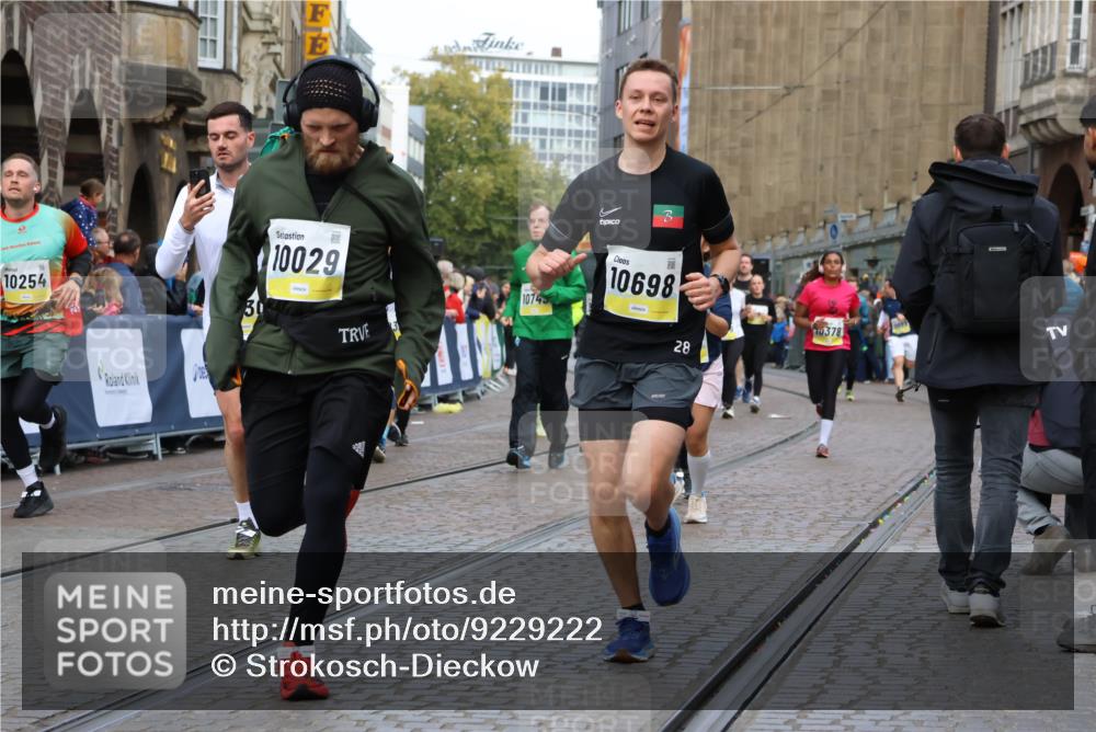 05.10.2025 - 20. swb-Marathon Bremen Strokosch-Dieckow http://msf.ph/oto/9229222 05.10.2025 10:50:59 Ziel 9199, 9256, 9287, 9416, 9425, 9630, 9663, 9894, 10029, 10206, 10226, 10227, 10254, 10378, 10534, 10669, 10698, 10743, 10932, 11061, 11279, 11391, 11573 meine-sportfotos.de